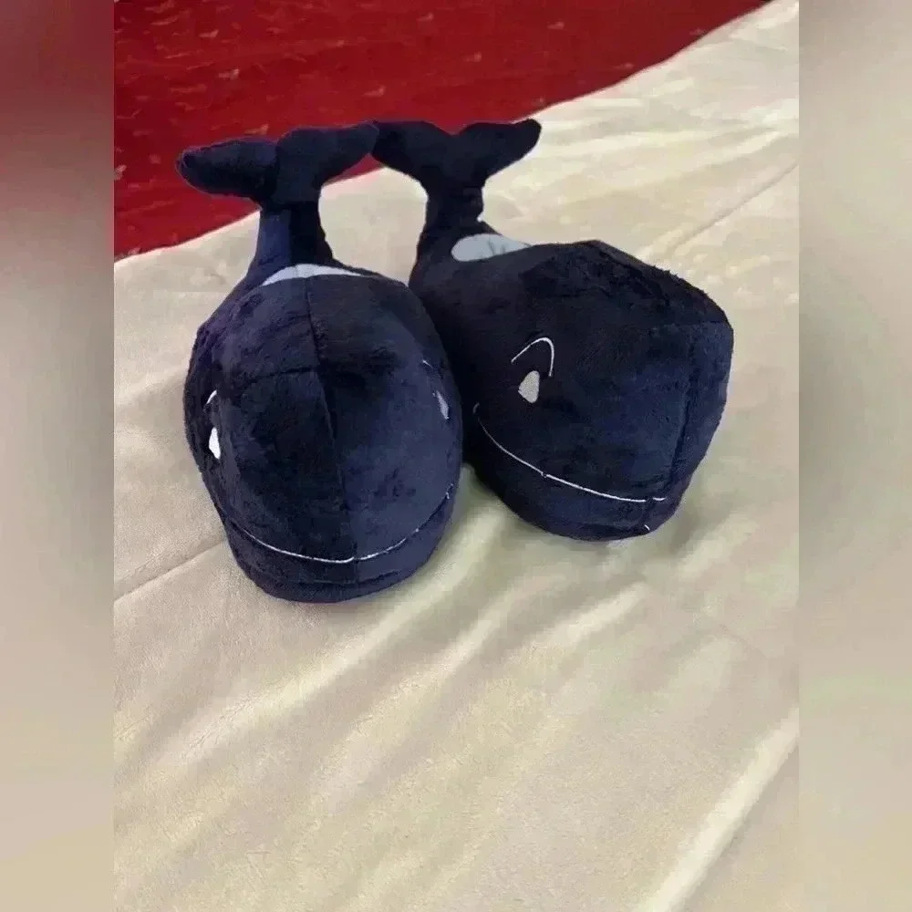 Kids Size Large (11/12) Vineyard Vines Whale Slippers